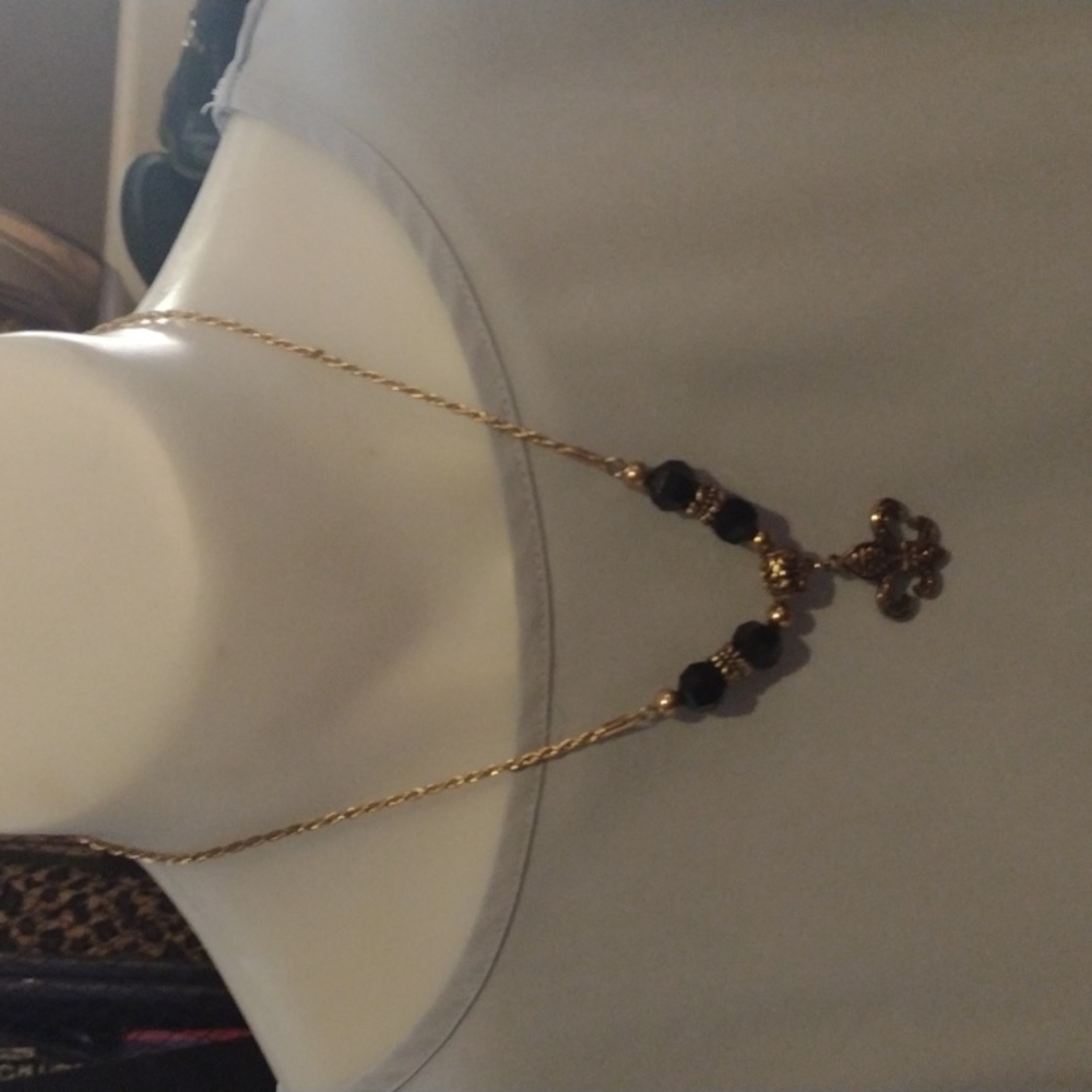 Fleur de Li's necklace